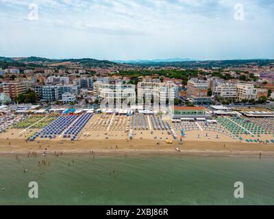 Vista aerea del mare e della spiaggia di velluto di Senigallia in provincia di Ancona Marche Foto Stock