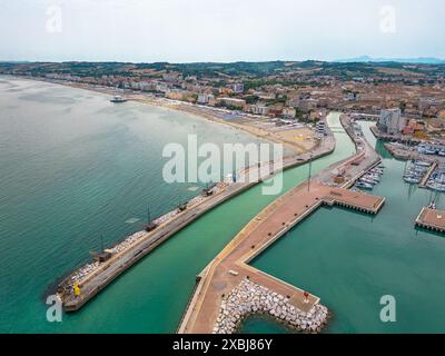 Vista aerea del mare e della spiaggia di velluto di Senigallia in provincia di Ancona Marche Foto Stock