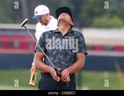 Pinehurst, Stati Uniti. 12 giugno 2024. Tony Finau reagisce durante una partita di allenamento al 124° campionato di golf U.S. Open al Pinehurst Resort & Country Club di Pinehurst, N.C. mercoledì 12 giugno 2024. Foto di John Angelillo/UPI credito: UPI/Alamy Live News Foto Stock