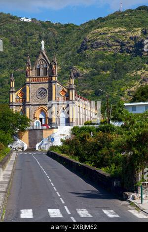 La chiesa di Notre-Dame-de-la-Délivrance si trova nel distretto di "Petite Île" sulla riva sinistra del fiume Saint-Denis, a valle del neigh Foto Stock