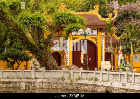 Affascinante e sorprendente Pagoda di Trấn Quốc, Chùa Trấn Quốc, Pagoda del tempio di Trấn Quốc, Ơn il lago, Hanoi, Vietnam.architettura, disposizione, complesso, Foto Stock