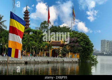 Affascinante e sorprendente Pagoda di Trấn Quốc, Chùa Trấn Quốc, Pagoda del tempio di Trấn Quốc, Ơn il lago, Hanoi, Vietnam.architettura, disposizione, complesso, Foto Stock
