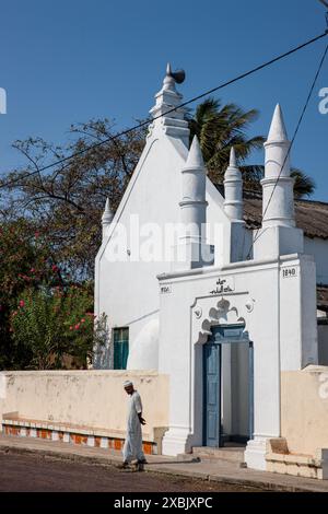 Mozambico, Inhambane, Inhambane cidade, antica architettura coloniale portoghese, una moschea Foto Stock