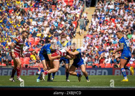 La finale della Betfred Challenge Cup 2024. Walker, Harrison e Powell affrontano l'ex compagno di squadra Mike Cooper Foto Stock