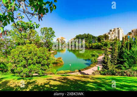 Parco pubblico cittadino di Paloma a Benalmadena, un resort sulla Costa del Sol vicino a Malaga. Andalusia, Spagna. Foto Stock