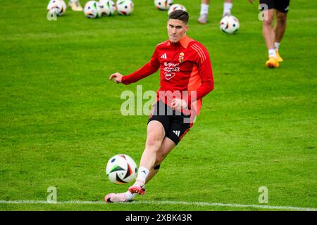 Weiler Simmerberg, Germania. 12 giugno 2024. Calcio, preparazione per UEFA Euro 2024, formazione Ungheria, Roland Sallai in azione durante l'allenamento per la nazionale ungherese. Credito: Tom Weller/dpa/Alamy Live News Foto Stock