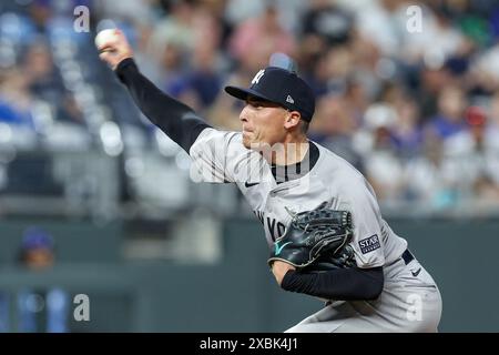 Kansas City, Missouri, Stati Uniti. 11 giugno 2024. Il lanciatore dei New York Yankees Ron Marinaccio (97) lancia contro i Kansas City Royals al Kauffman Stadium di Kansas City, Missouri. David Smith/CSM/Alamy Live News Foto Stock