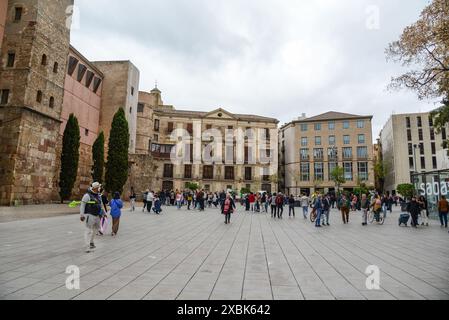 BARCELLONA, CATALOGNA, SPAGNA - 2024, 19 aprile: Piazza PLA de la Seu sede della cattedrale gotica Foto Stock