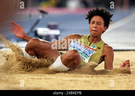 ROM, Italia. 12 giugno 2024. Atletica leggera: Campionati europei, salto lungo, donne, finale, Malaika Mihambo dalla Germania in azione. Crediti: Oliver Weiken/dpa/Alamy Live News Foto Stock