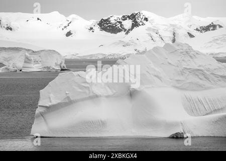 Iceberg, canale di Neumayer, arcipelago Palmer, Penisola Antartica, Antartide Foto Stock