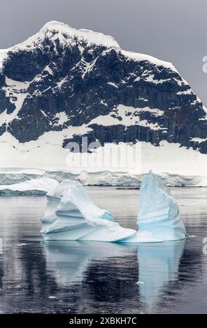 Iceberg, canale di Neumayer, arcipelago Palmer, Penisola Antartica, Antartide Foto Stock