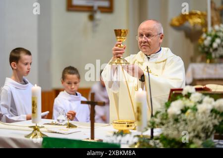 La preghiera sulle offerte durante la Santa messa. Foto Stock