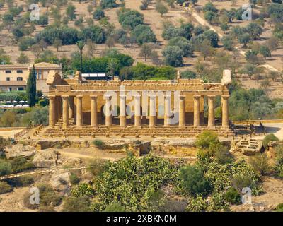 Tempio della Concordia nella Valle dei Templi di Agrigento, Sicilia, Italia Foto Stock