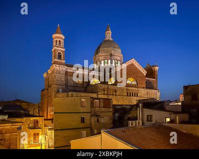 Cupola della Chiesa madre tetti dorati Agrigento villaggio di Favara, Sicilia, Italia Foto Stock