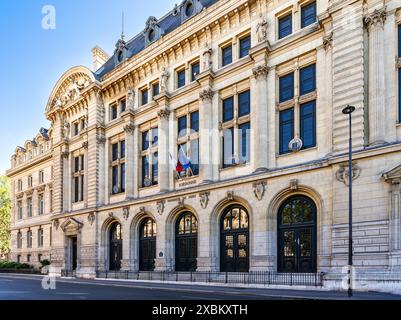 Facciata dell'Università della Sorbona, università pubblica in Rue des Écoles, 5° arrondissement, Parigi, Francia Foto Stock