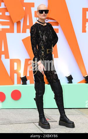 VLondon, Regno Unito. 12 giugno 2024. Whitney Ribbins frequenta la Royal Academy of Arts Summer Exhibition Preview Party, alla Royal Academy di Londra. Il credito fotografico dovrebbe essere: Matt Crossick/Empics/Alamy Live News Foto Stock