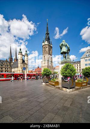 Monumento di Handel, Chiesa del mercato di Santa Maria e Torre Rossa, Piazza del mercato, Halle an der Saale, Sassonia-Anhalt, Germania Foto Stock