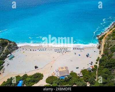 Vista aerea della costa di Gjipe Beach tra Dhermi e Himara sul Mar Ionio nel sud dell'Albania Foto Stock
