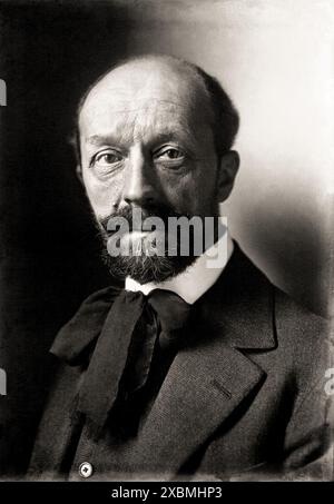 1924 c, Parigi , FRANCIA : il compositore francese ALBERT ROUSSEL ( 1869 - 1937 ). Fotografo sconosciuto per l'Agencie Meurisse . - STORIA - FOTO STORICHE - COMPOSITORE - OPERA LIRICA - CLASSICA - RITRATTO - MUSICISTA - MUSICA - barba - barba - cravatta - fiocco - colletto -- ARCHIVIO GBB Foto Stock