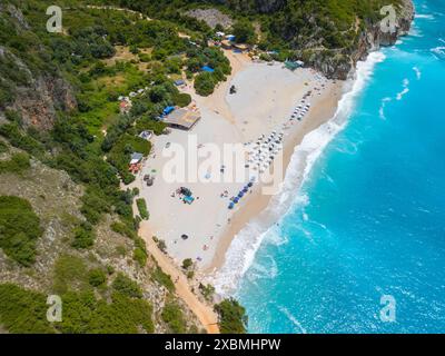 Vista aerea della costa di Gjipe Beach tra Dhermi e Himara sul Mar Ionio nel sud dell'Albania Foto Stock