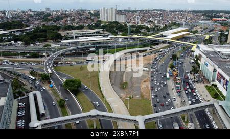 Rotta di transito BRT in Salvador Salvador salvador, bahia, brasile - 28 gennaio 2022: Vista dei lavori di implementazione del sistema BRT su Avenida Antanio Carlo Magalhaes nella città di Salvador. SALVADOR BAHIA BRASILE Copyright: XJoaxSouzax 080423JOA010193 20240613 Foto Stock