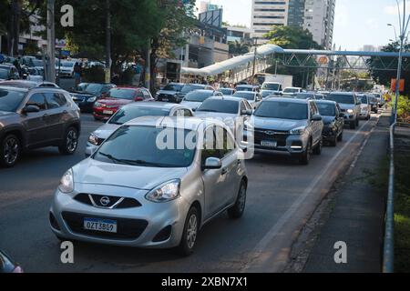 Traffico veicoli a salvador salvador salvador, bahia, brasile - 19 luglio 2022: Traffico veicoli su una strada nel centro di Salvador. SALVADOR BAHIA BRASILE Copyright: XJoaxSouzax 080423JOA010366 20240613 Foto Stock