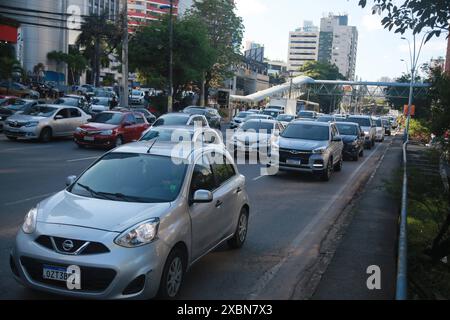 Traffico veicoli a salvador salvador salvador, bahia, brasile - 19 luglio 2022: Traffico veicoli su una strada nel centro di Salvador. SALVADOR BAHIA BRASILE Copyright: XJoaxSouzax 080423JOA010367 20240613 Foto Stock