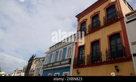 Vecchie residenze nel centro storico di salvador salvador salvador, bahia, brasile - 8 maggio 2023: Vista sulla facciata delle residenze nel quartiere di Santo Antonio Alem do Carmo nel centro storico della città di Salvador. SALVADOR BAHIA BRASILE Copyright: XJoaxSouzax 080523JOA021020 20240613 Foto Stock