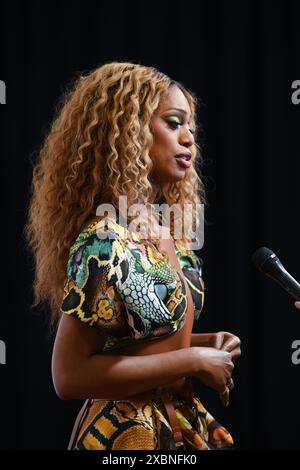 Laverne Cox partecipa a The Storytellers: Laverne Cox in Conversations with Jet Toomer durante il Tribeca Festival 2024 allo Spring Studio il 12 giugno 2024 Foto Stock