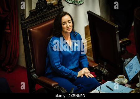 Buenos Aires, Argentina. 12 giugno 2024. Victoria Villarruel, Vicepresidente della Nazione. La camera del Senato del Congresso argentino sta discutendo le basi Ley di Javier Milei, già approvate dalla camera dei deputati, mentre centinaia di migliaia di manifestanti protestano per le strade e ci sono scontri e atti repressivi da parte delle forze di sicurezza. Credito: SOPA Images Limited/Alamy Live News Foto Stock