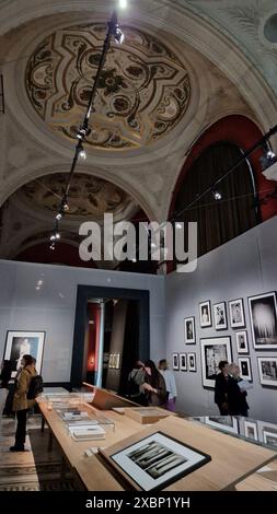 Palazzo Galliera, Museo francese della moda, mostra fotografica, Parigi, Francia Foto Stock