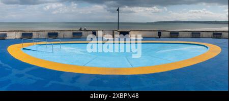 Piscina per bambini sul lungomare di Filey o sul lungomare, un'attrazione turistica nella località balneare del North Yorkshire, Inghilterra, Regno Unito Foto Stock