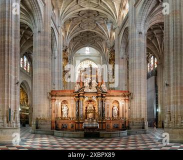 Segovia, Spagna - 7 aprile 2024: Veduta del retrocoro della Cattedrale di Segovia Foto Stock