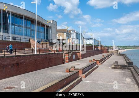 Centro ricreativo accanto al lungomare di Bridlington, East Yorkshire, Inghilterra, Regno Unito. Centro ricreativo East Riding Leisure Centre Foto Stock