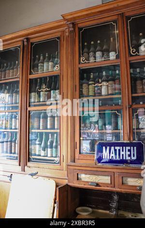 arredamento in legno, cantina di vini e liquori da un bar di buenos aires Foto Stock