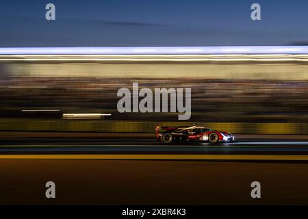 311 DERANI Luis Felipe (reggiseno), AITKEN Jack (gbr), DRUGOVICH Felipe (reggiseno), Whelen Cadillac Racing, Cadillac V-Series. R #311, Hypercar, azione durante le libere 2 della 24 ore di le Mans 2024, 4° round del Campionato Mondiale Endurance 2024, sul circuito des 24 Heures du Mans, il 12 giugno 2024 a le Mans, Francia - Photo Charly Lopez / DPPI Foto Stock