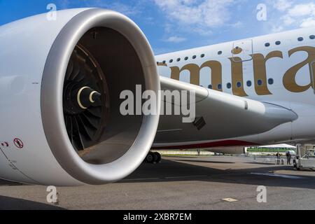 Il motore turbofan Rolls-Royce Trent 900 di un aereo di linea passeggeri più grande al mondo - Airbus A380-800. Emirates Airline. Foto Stock