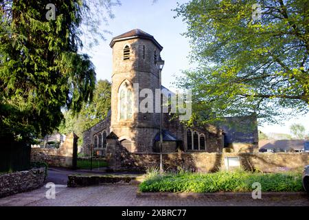 La chiesa di St Arvans - Llanarfan - ha le sue origini nell'architettura tardo normanna, con opere d'arte e artigianato del XIX secolo che hanno influenzato ristrutturazioni/ampliamenti. Foto Stock