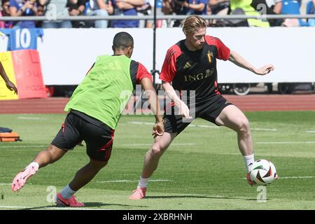 Freiberg, Germania. 13 giugno 2024. Kevin De Bruyne, in Belgio, raffigurato durante una sessione di allenamento della nazionale belga di calcio Red Devils, giovedì 13 giugno 2024 nel loro campo base a Freiberg am Neckar, in Germania, in preparazione dei Campionati europei di calcio UEFA Euro 2024. I Red Devils giocano nel gruppo F ai Campionati europei di Europa 2024 in Germania. BELGA PHOTO BRUNO FAHY credito: Belga News Agency/Alamy Live News Foto Stock