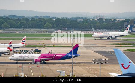 Wizz Air Holdings plc è una compagnia aerea ungherese a costi estremamente contenuti Foto Stock