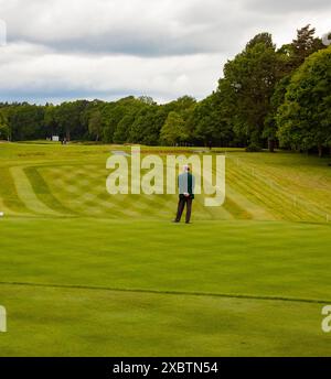 Campo ufficiale del campionato BMW PGA che si erge sul primo tee del Wentworth Golf Course, Virginia Water, Surrey, Regno Unito Foto Stock