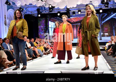 Saskia Grimm und Tanja Buelter bei der Ernsting's Family Fashion Show 2024 im Hotel Atlantic. Amburgo, 11.06.2024 Foto Stock