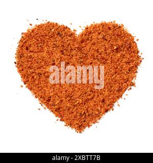 Miscela di condimento messicano a base di peperoncino, lime e sale marino a forma di cuore isolato su sfondo bianco da vicino Foto Stock