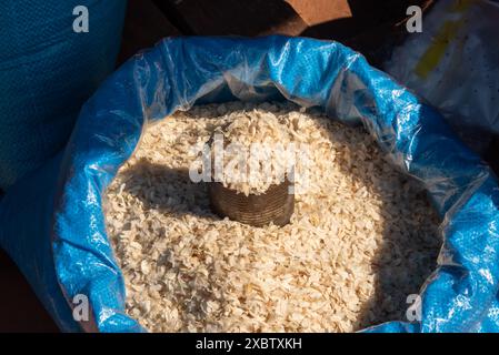 Merci sul mercato locale in Cambogia Foto Stock