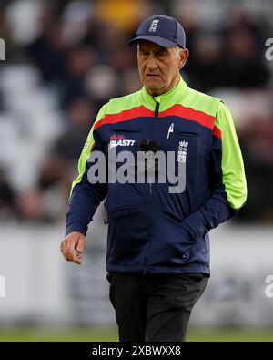 Umpire Peter Hartley durante il Vitality T20 Blast match tra Durham e Leicestershire Foxes al Seat Unique Riverside, Chester le Street, mercoledì 12 giugno 2024. (Foto: Mark Fletcher | mi News) crediti: MI News & Sport /Alamy Live News Foto Stock