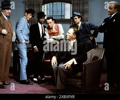 HANK HENRY, DEAN MARTIN, SAMMY DAVIS JR., FRANK SINATRA, BING CROSBY, ? & ?In Robin and the 7 Hoods (1964) (Robin and the Seven Hoods) *Filmstill - solo uso editoriale* CAP/STF/PEL fornito da Credit: Capital Pictures/Alamy Live News Foto Stock