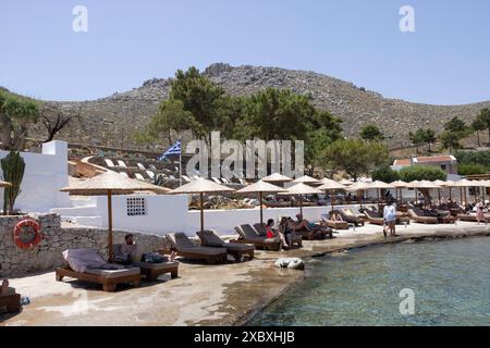 Il sentiero in cima alla collina in lontananza dove il corpo di Michael Mosley fu deposto dopo la sua morte ad Agia Marina, vicino a Pedi, isola di Symi, Grecia Foto Stock