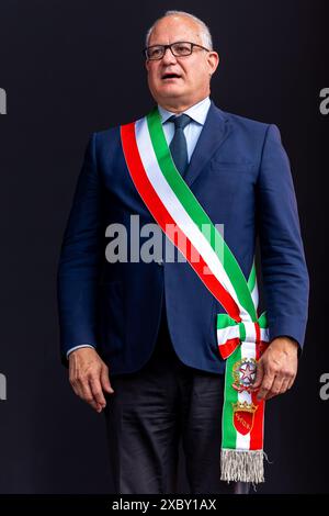 Roma, Italia. 9 giugno 2024. ROMA, ITALIA - 9 GIUGNO: Roberto Gualtieri, sindaco di Roma durante la cerimonia del podio dei 110 m ostacoli uomini durante la terza giornata dei Campionati europei di atletica leggera - Roma 2024 allo Stadio Olimpico il 9 giugno 2024 a Roma, Italia. (Foto di Joris Verwijst/Agenzia BSR) credito: Agenzia BSR/Alamy Live News Foto Stock