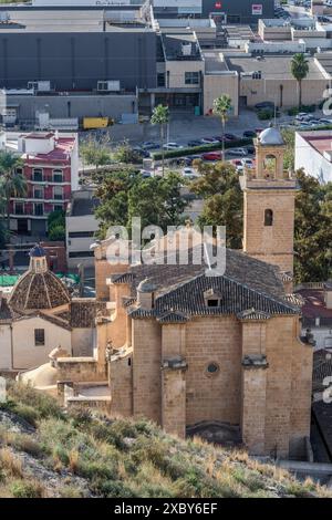 Vista aerea dal Seminario Diocesano San Miguel alla chiesa di Santiago Apostol nella città di Orihuela, Alicante, Comunità Valenciana, Spagna. Foto Stock