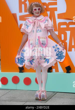 Londra, Regno Unito. 12 giugno 2024. Grayson Perry partecipa alla Royal Academy of Arts Summer Exhibition Preview Party tenutasi alla Royal Academy of Arts di Londra. (Foto di Mario Mitsis/SOPA Images/Sipa USA) credito: SIPA USA/Alamy Live News Foto Stock